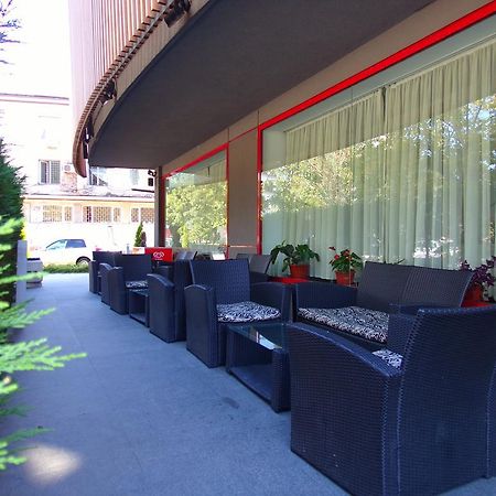 Universal Hotel Dupnitsa Exterior photo