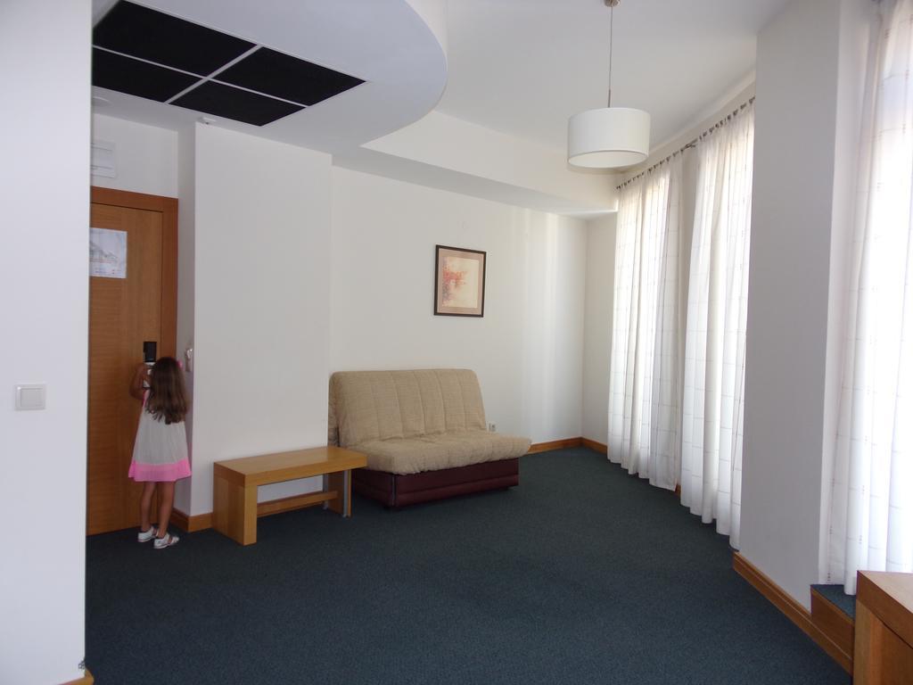 Universal Hotel Dupnitsa Exterior photo