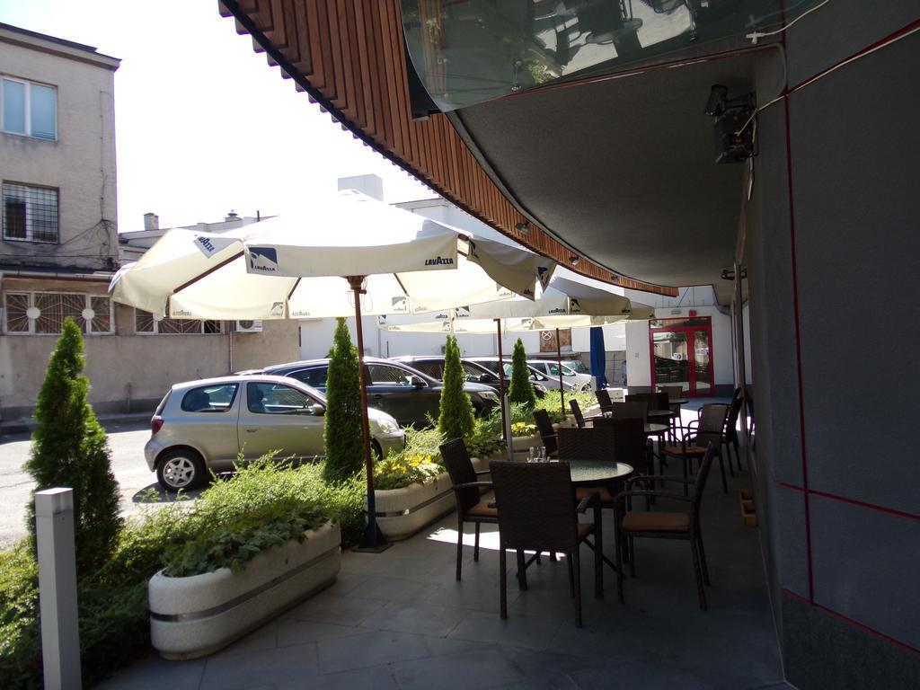 Universal Hotel Dupnitsa Exterior photo